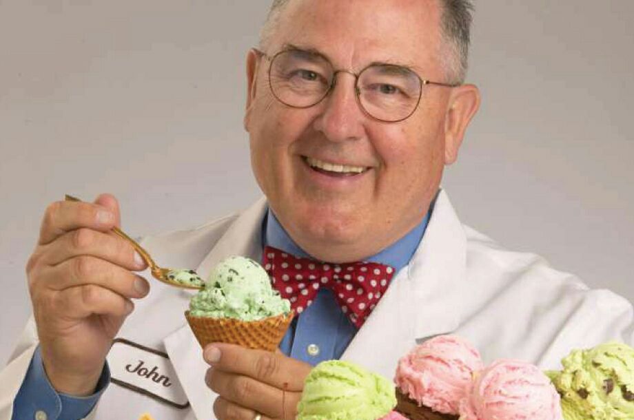 El trabajo perfecto si existe: Empresa estadounidense busca catadores de helados con un sueldo de mil dólares y helado gratis